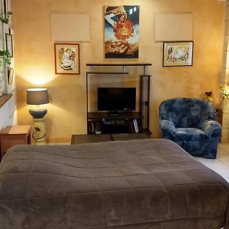 Logement Tranquille Et Frais Proche Gare Au Rdc 索米尔 外观 照片