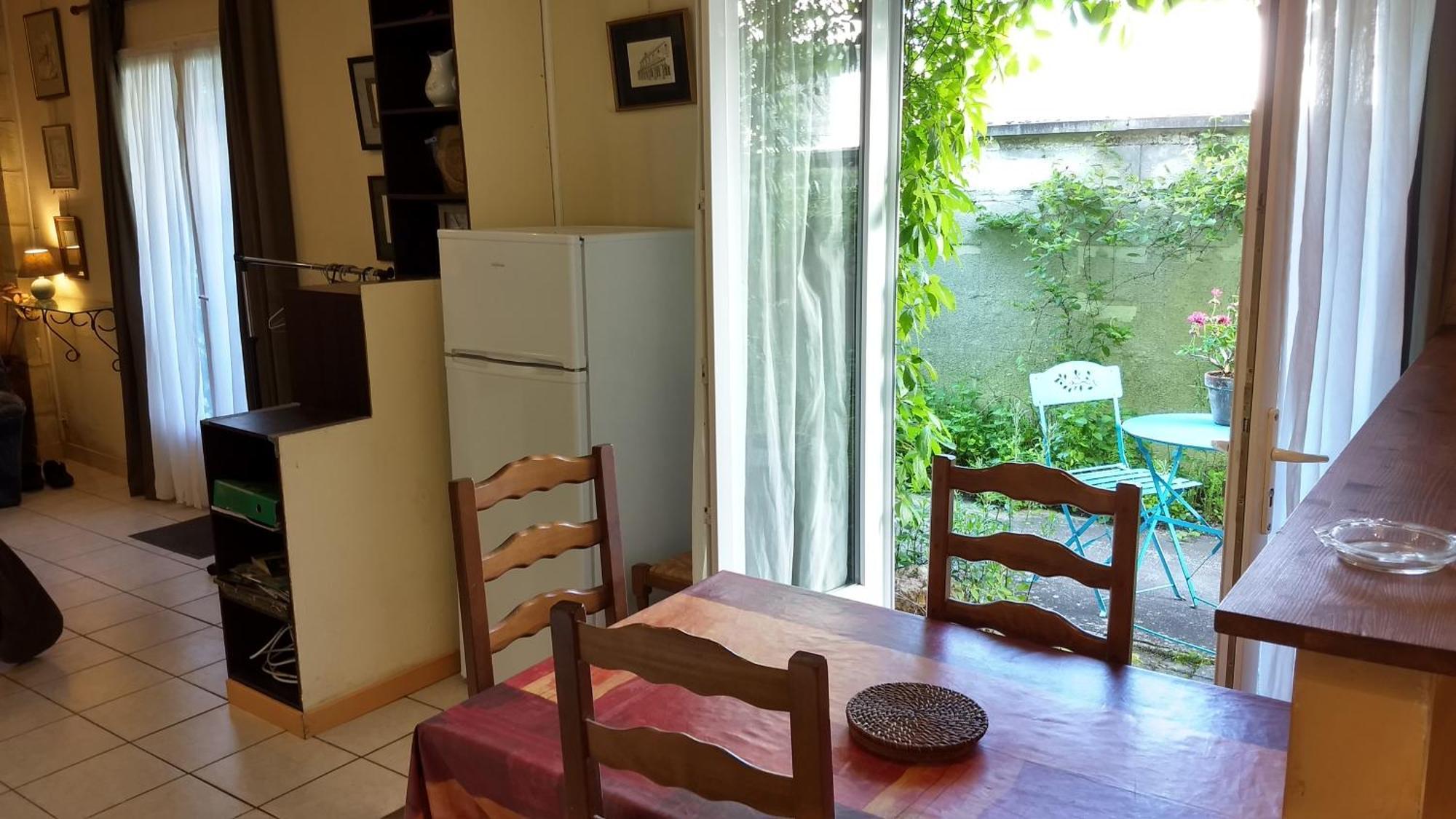 Logement Tranquille Et Frais Proche Gare Au Rdc 索米尔 外观 照片