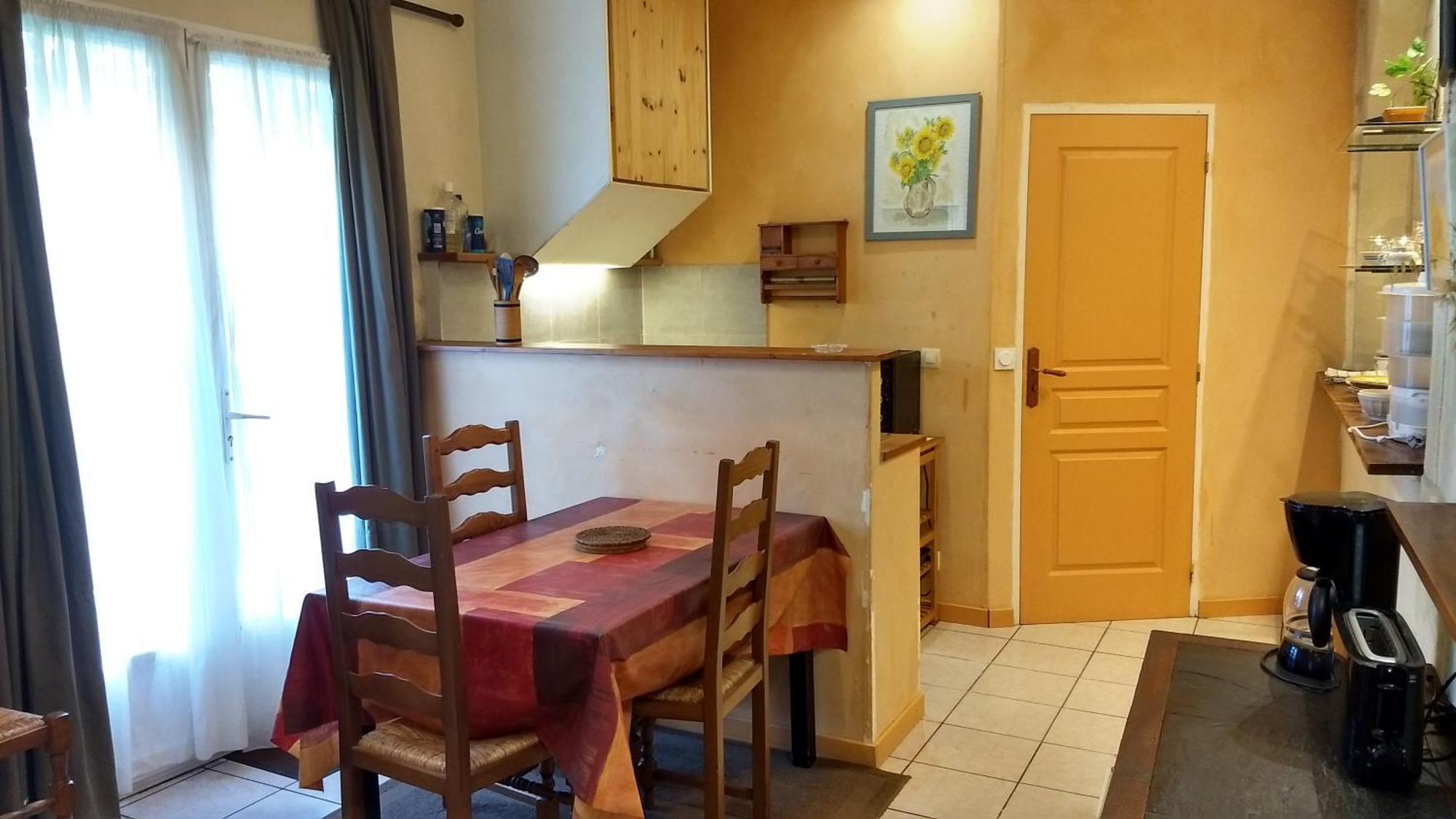 Logement Tranquille Et Frais Proche Gare Au Rdc 索米尔 外观 照片